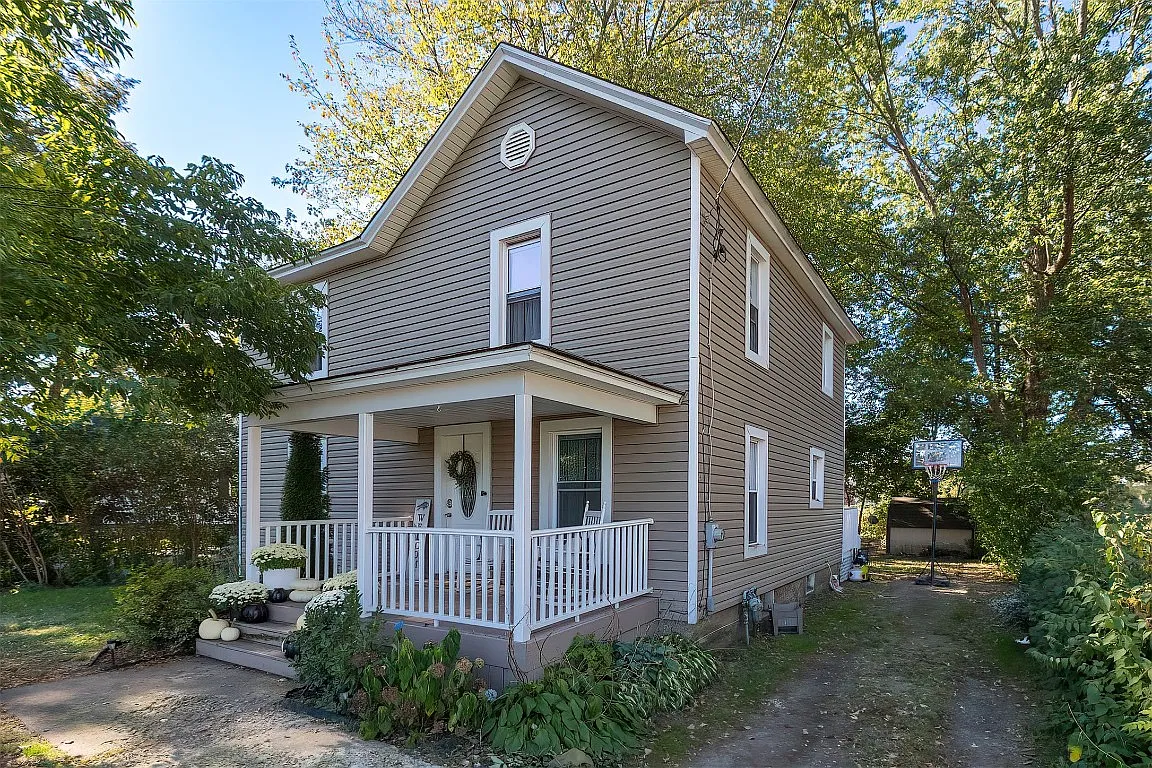 1238 Bartlett Rd photo 1