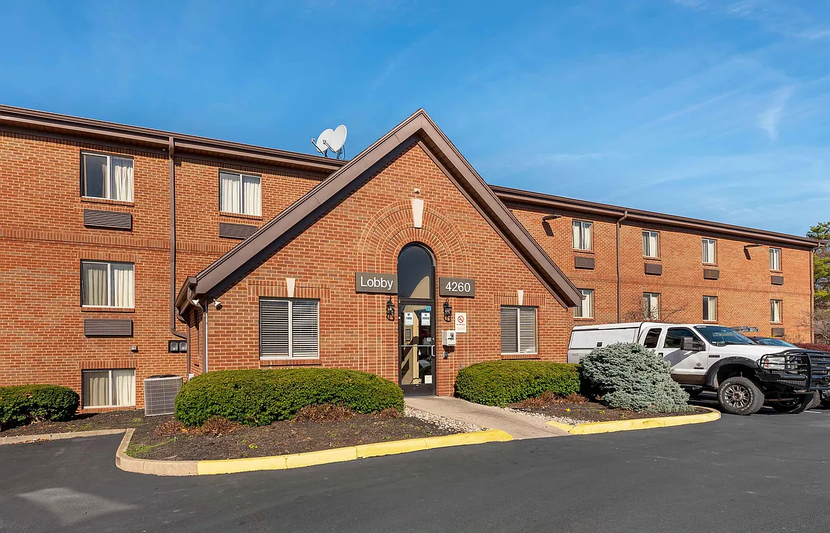 Exterior - Cincinnati - Blue Ash - Reagan Highway