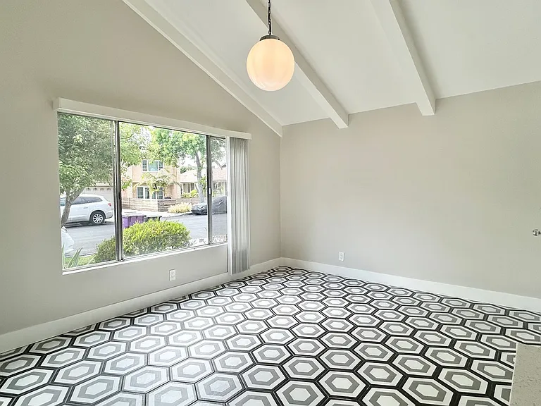 370 Obispo Ave Long Beach, CA 90814 — Photo 5