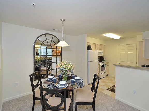 5th image of 1 Gatehouse Dr #321
