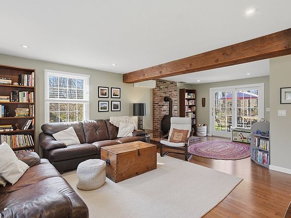 4th image of 68 Pearson Dr