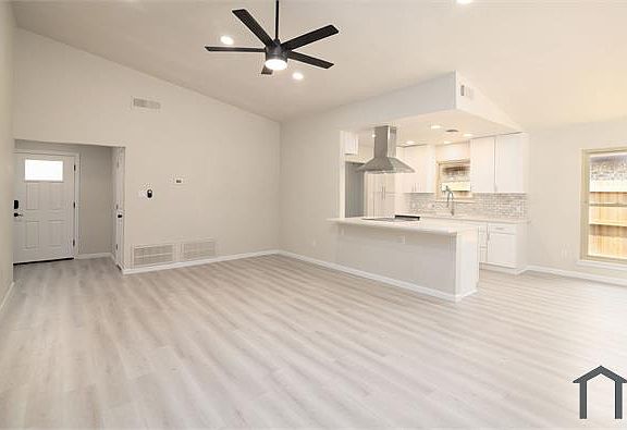 2nd image of 829 Lottie Ln