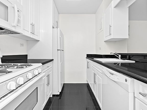 4th image of 400 E 71st St APT 4Q
