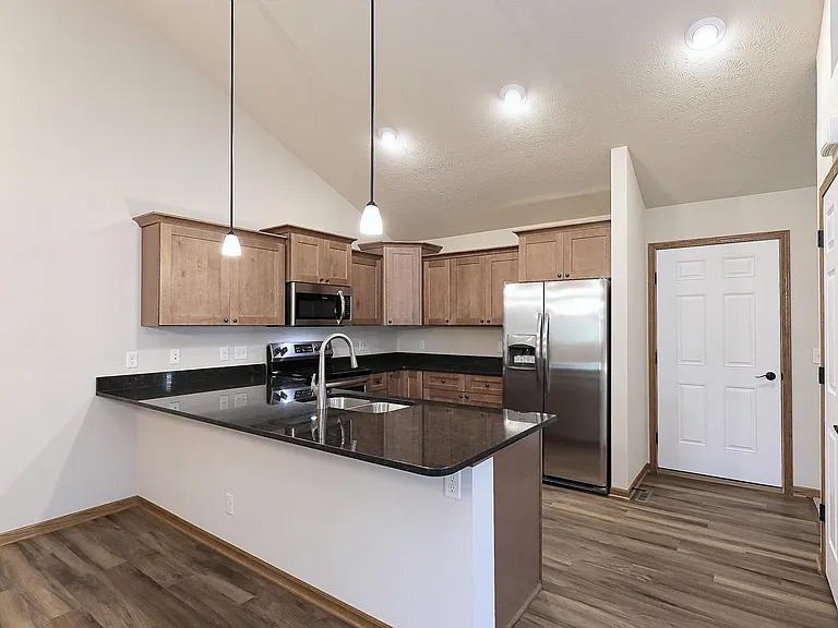 8334 Broken Ridge Dr — Photo 4