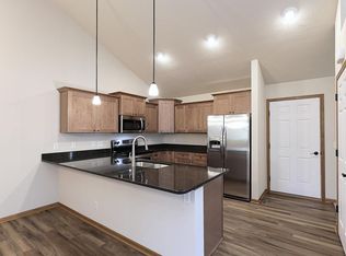 8334 Broken Ridge Dr, Lincoln, NE 68526