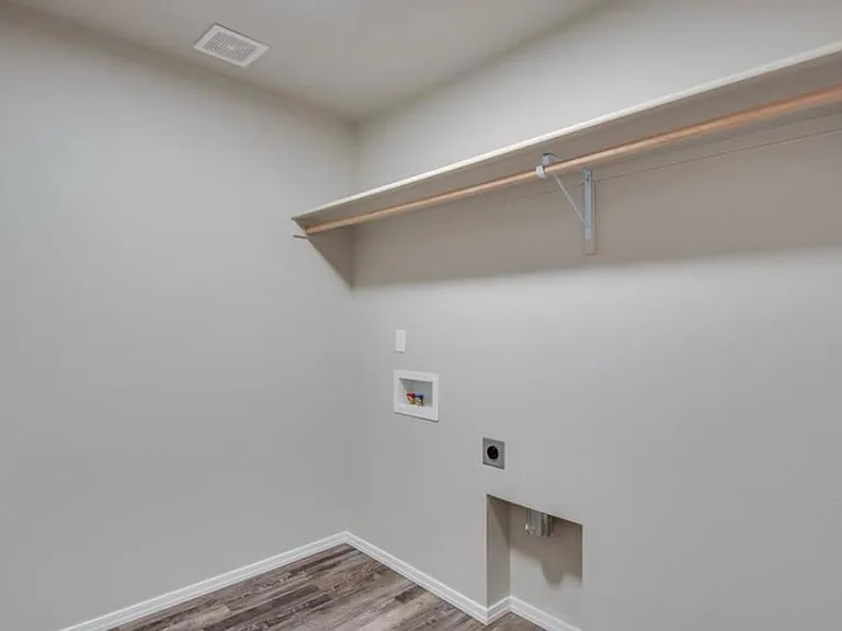 900 SW Miner St — Photo 11