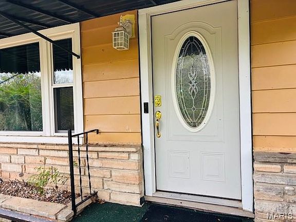 3rd image of 815 Lakeshore Dr