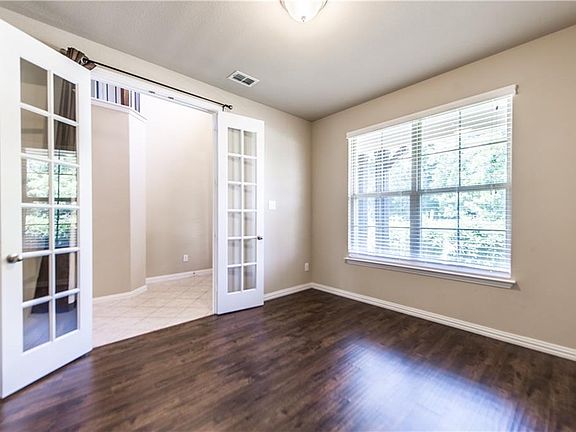 4th image of 3736 Estates Way