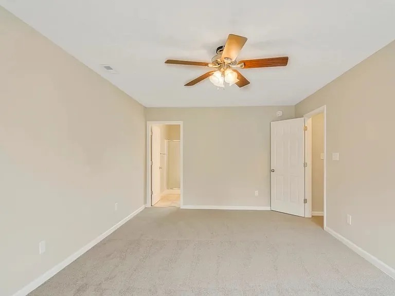 109 Knightwood Dr — Photo 8