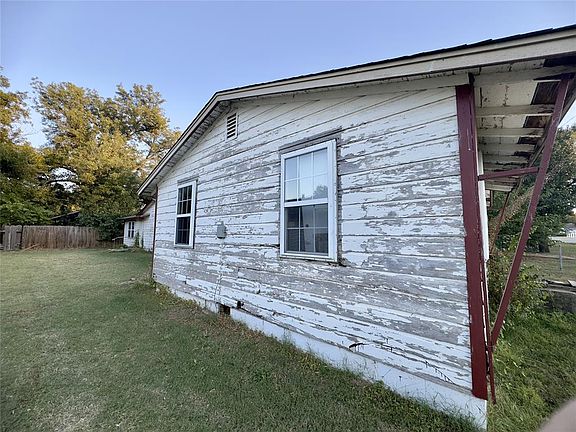 3rd image of 210 N Byers Ave