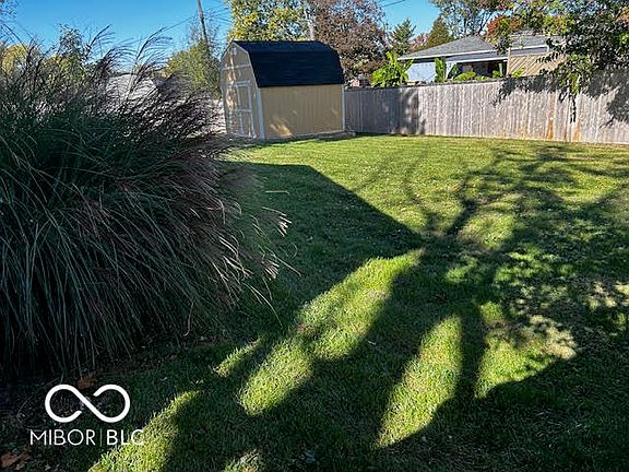 5th image of 3426 Royal Oak Dr