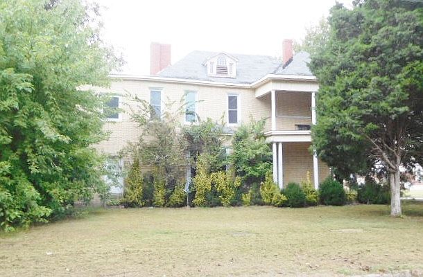 2nd image of 210 E 4th St