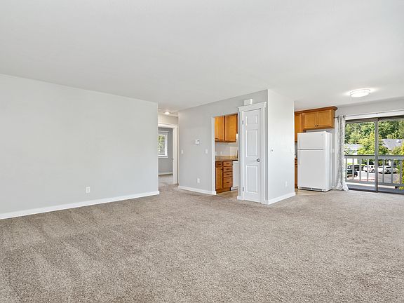 5th image of 418 Stow Ave S #2