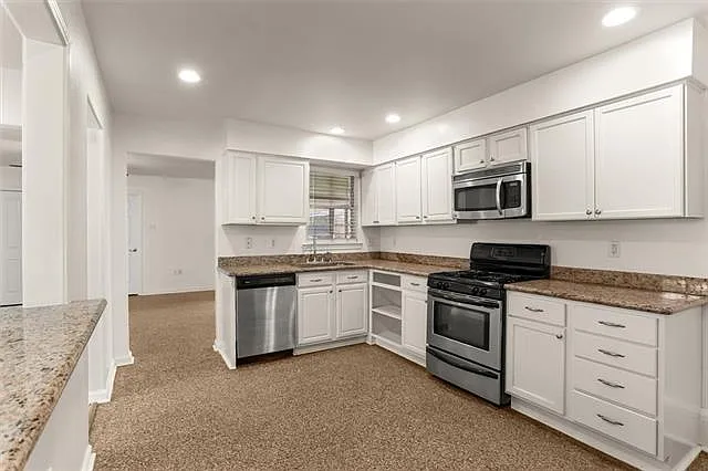 6151 Charlotte Dr — Photo 9