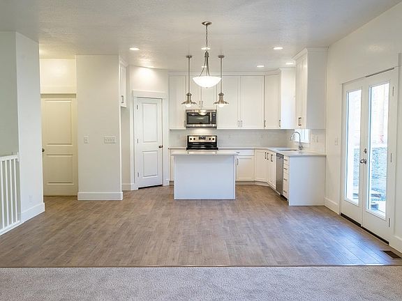 Finished home photos are representational images only. See sales agent for details.