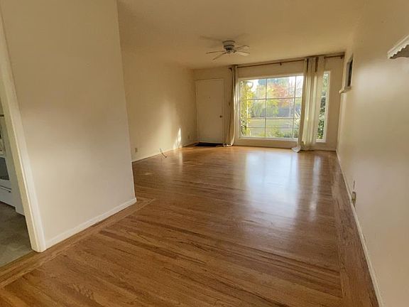 5th image of 1089 Forest Ave