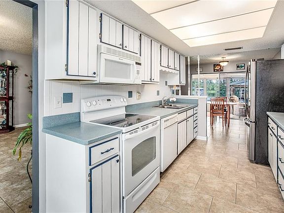 5th image of 13317 Country Club Dr