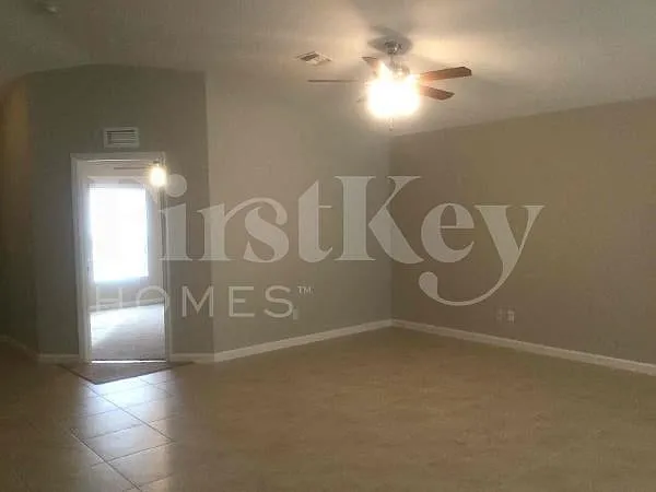 991 SW Dubois Ave — Photo 16