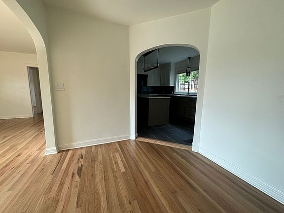5th image of 822 N Mission Blvd