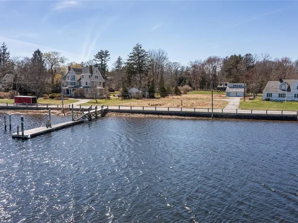 11 Mathewson Rd, Barrington, RI 02806