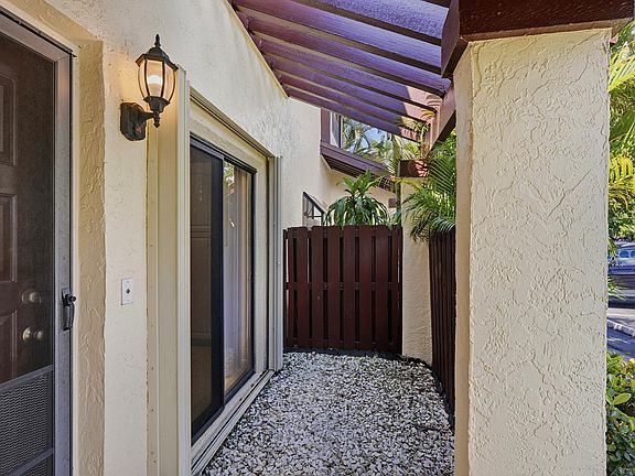 4th image of 3797 Carambola Circle N