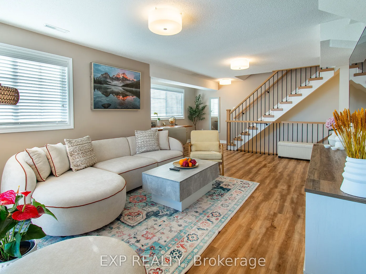 3 bed, $2,700 — Photo 2