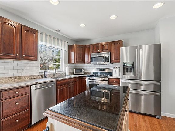 5th image of 204 Windham Ln