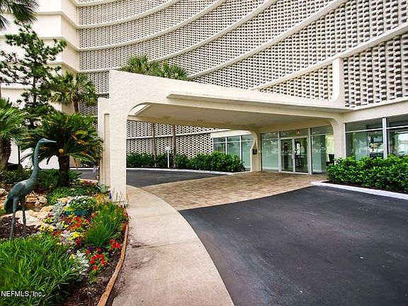 4th image of 1601 Ocean Dr S APT 303