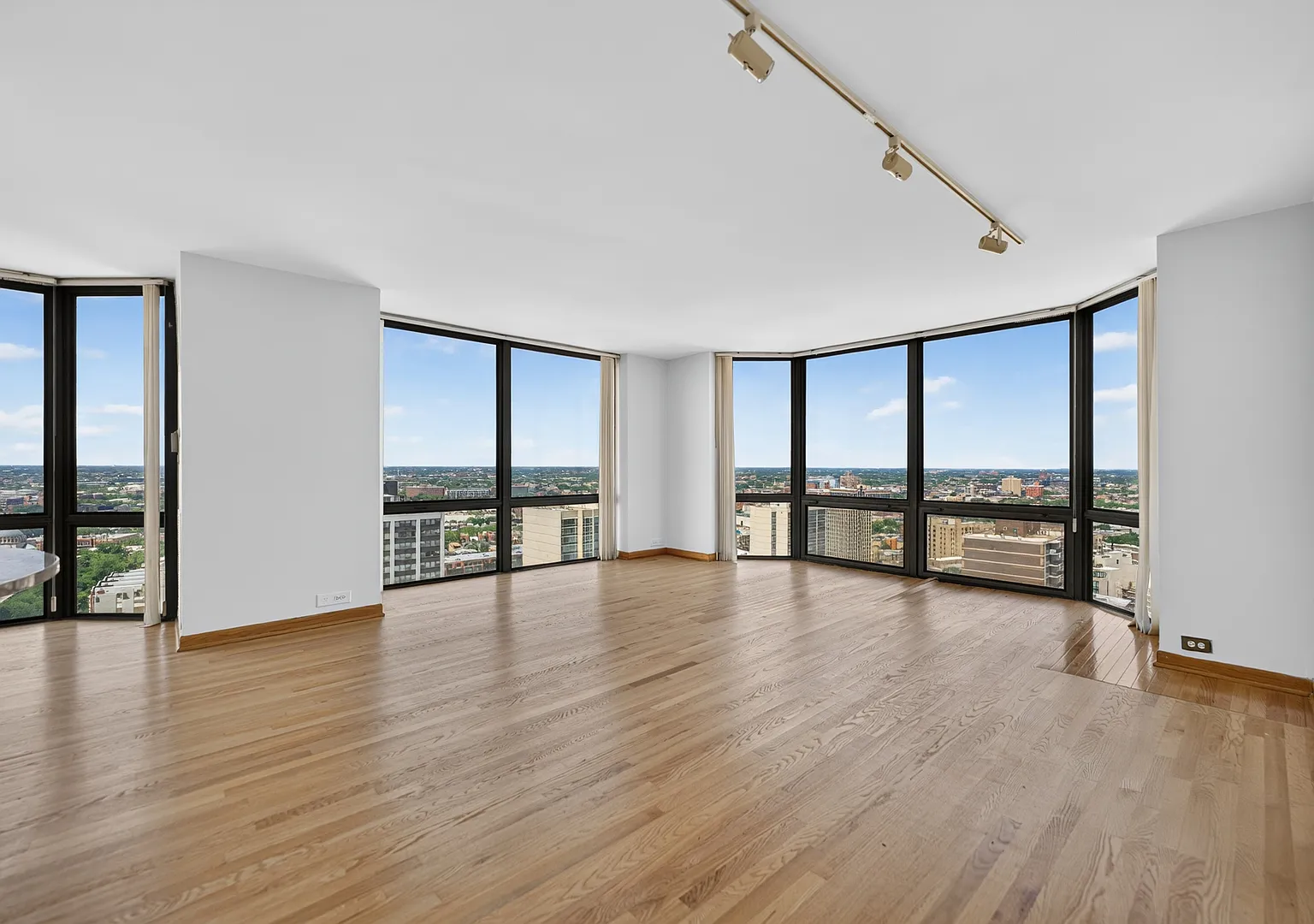 2 bed, 1242 sqft, $4,200 — Photo 3