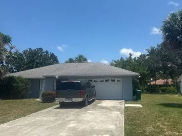 2425 Clipper Way, Naples, FL 34104