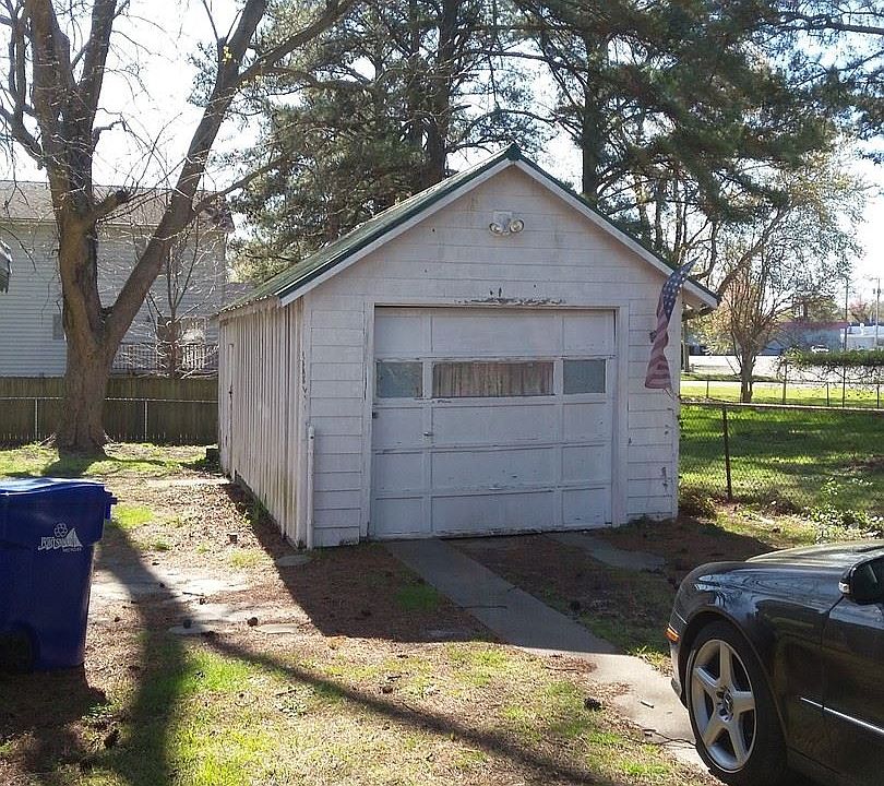 2nd image of 2303 Airline Blvd