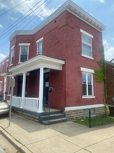 218 E 9th St #1 Photo 1