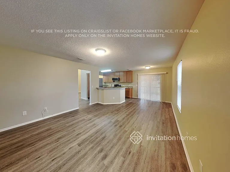 176 Edgewater Cir — Photo 6