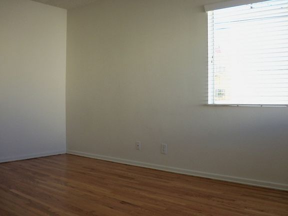 4th image of 950 Euclid St APT B