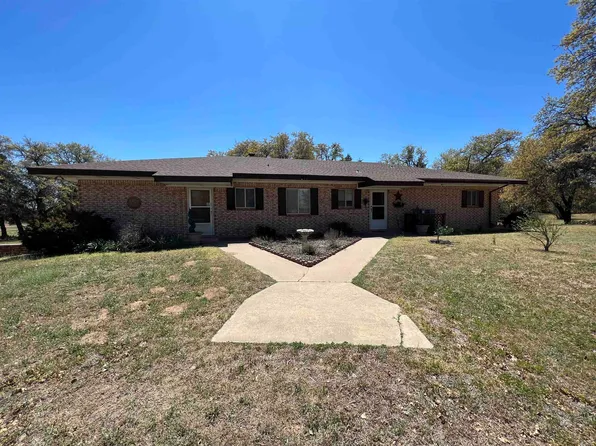 724 E County Rd, Ringwood, OK 73768