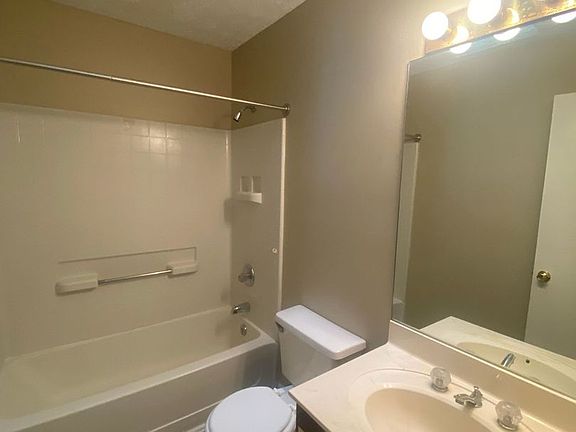 3rd image of 136 Kristine Blvd