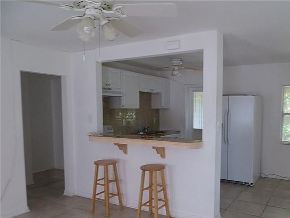 3rd image of 802 N Jefferson Ave