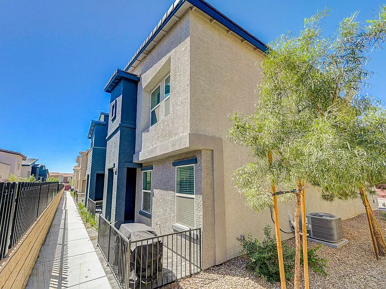 6928 Honor Hill St — Photo 4