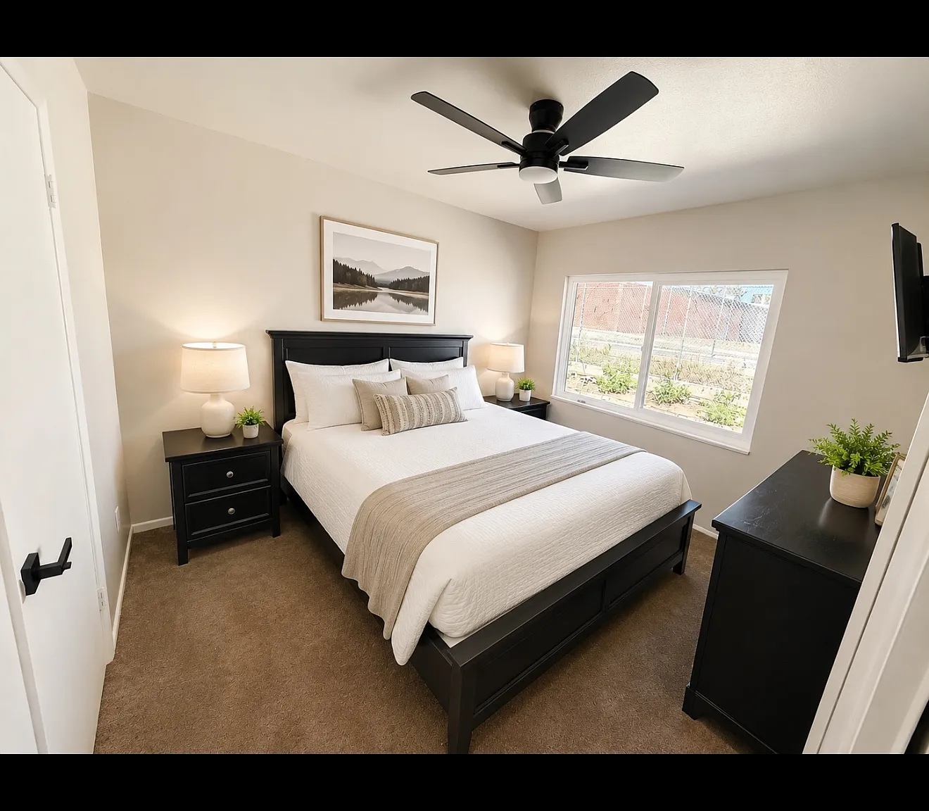 4 bed, 1290 sqft, $1,100 — Photo 1