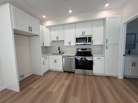 3rd image of 2228 S Grand Ave