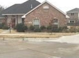 6001 Peach Tree Dr, Midlothian, TX 76065
