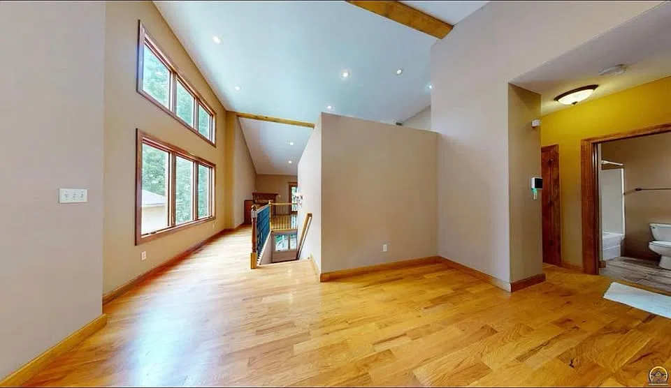 1106 SW Red Oaks Ct — Photo 3