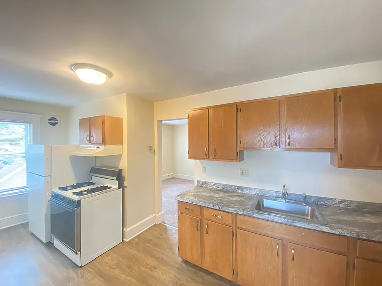16 Linwood St #E — Photo 1