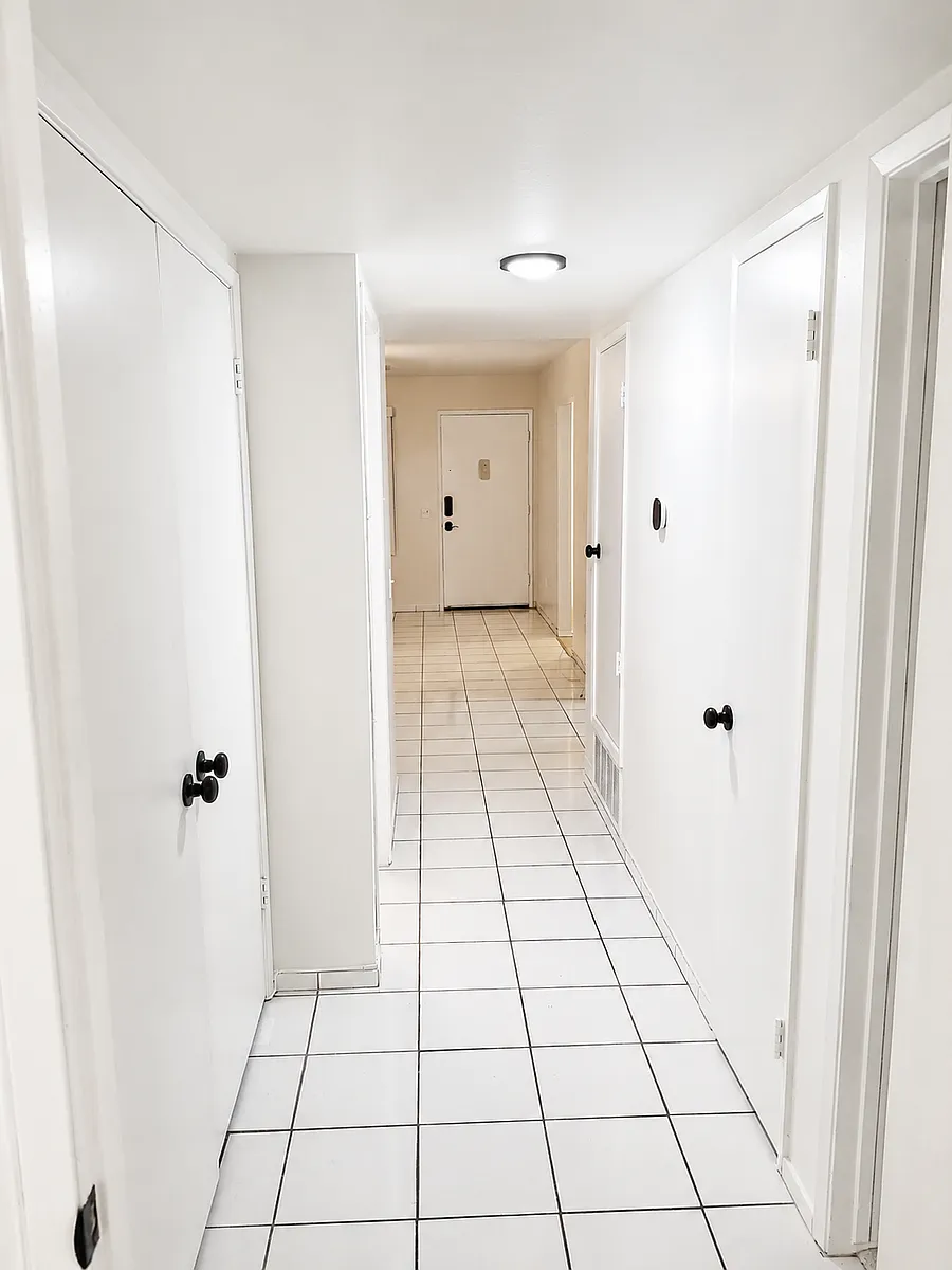 Building Photo - 339 E Taft Ave #2