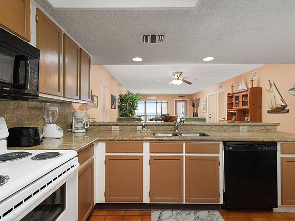 4th image of 2401 Gulf Blvd #303
