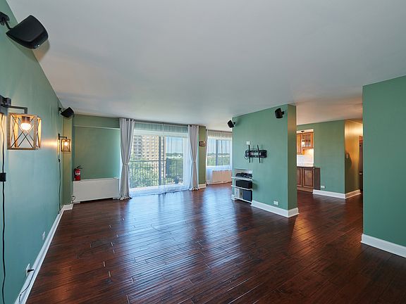 5th image of 7061 N Kedzie Ave Suite 913
