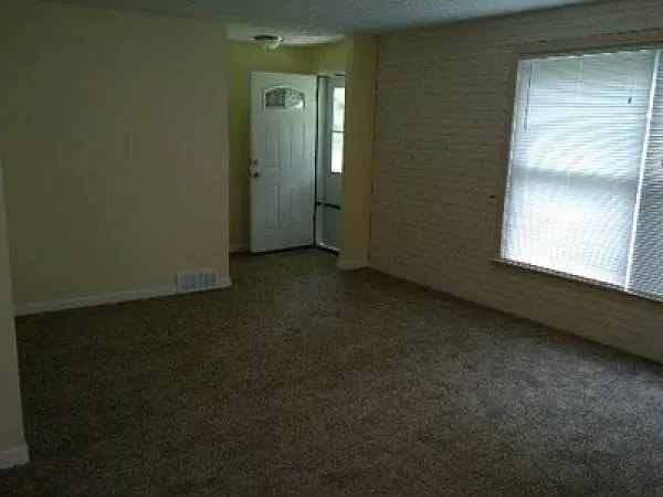 615 Parkside Dr — Photo 15