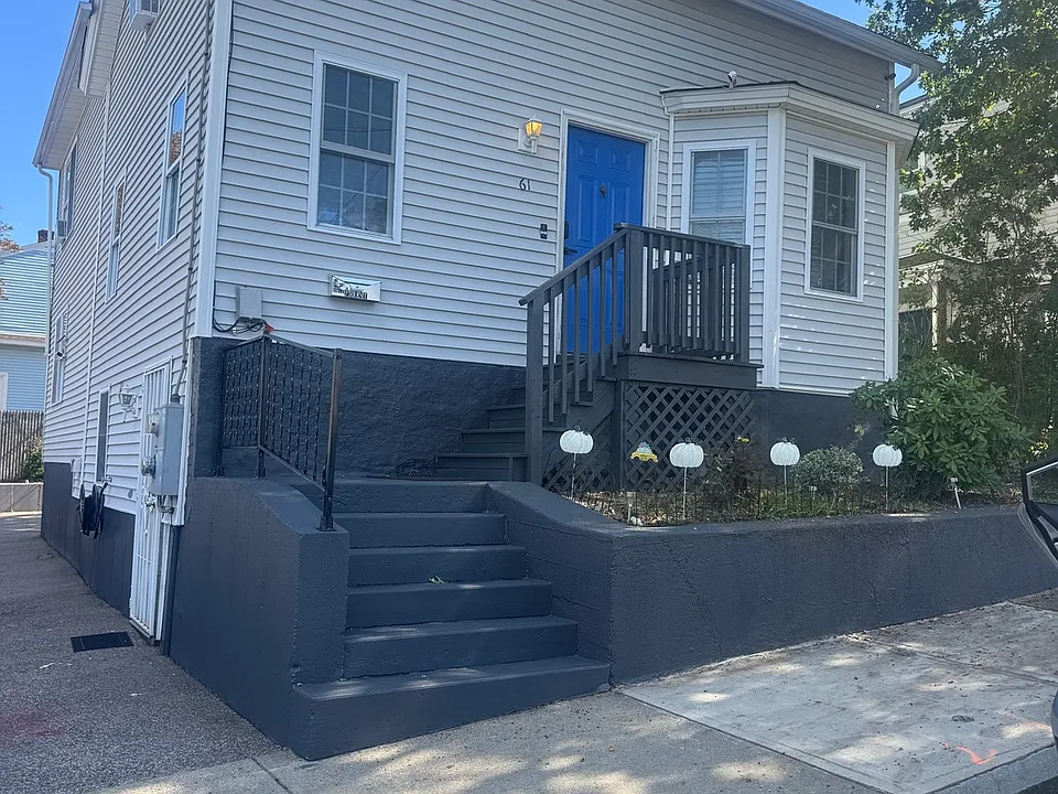 61 Flora St