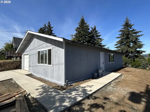1568 NW Eden St, Roseburg, OR 97470