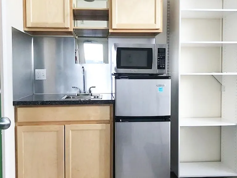 Affordable Studios on Cap Hill! — Photo 2
